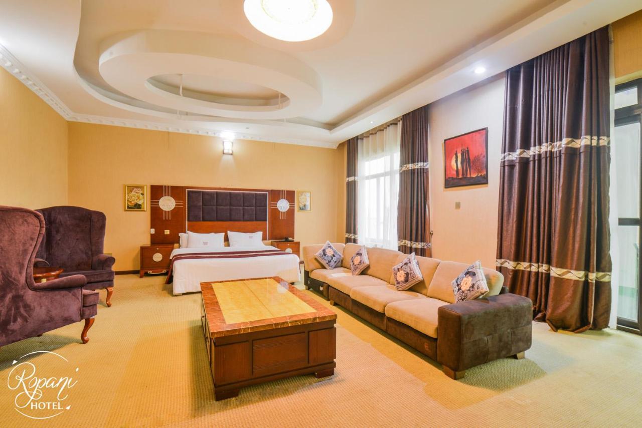 Ropani Hotel Kitende Экстерьер фото