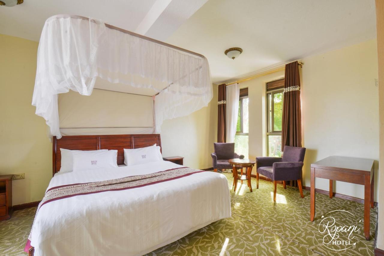 Ropani Hotel Kitende Экстерьер фото