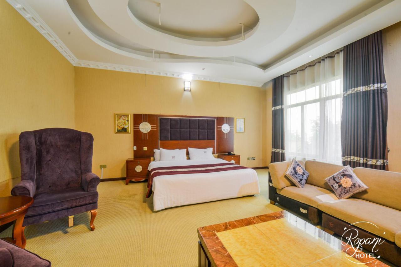 Ropani Hotel Kitende Экстерьер фото